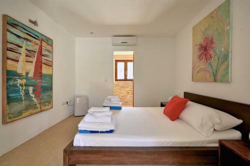 Cala Llonga Villa Sleeps 10 Pool Air Con Wifi