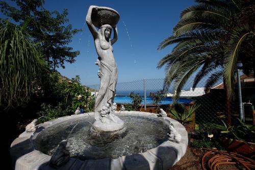 Candelaria's Mountain House (pool & Sea Views)