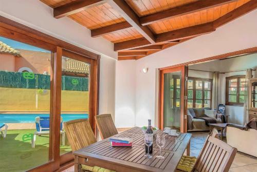 Corralejo Villa Sleeps 4 Pool Air Con Wifi