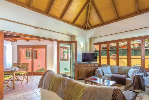 Corralejo Villa Sleeps 4 Pool Air Con Wifi