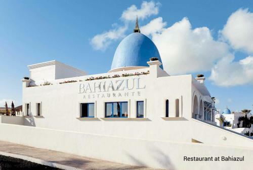 Corralejo Villa Sleeps 6 Air Con Wifi