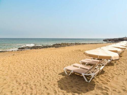 Costa Teguise Apartment Sleeps 2 Pool Wifi