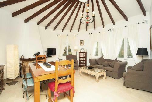 Urbanitzacio Montemar Villa Sleeps 6 Air Con Wifi