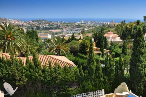Fuengirola Villa Sleeps 15 Pool Air Con Wifi