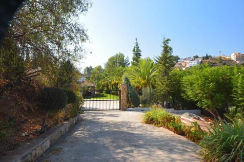 Fuengirola Villa Sleeps 14 Pool Air Con Wifi