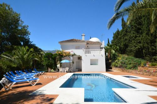 Fuengirola Villa Sleeps 14 Pool Air Con Wifi