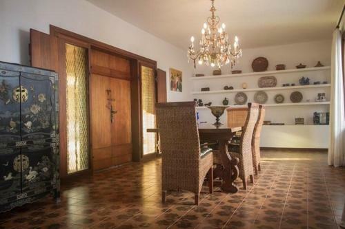 Ibiza Town Villa Sleeps 9 Pool Air Con Wifi