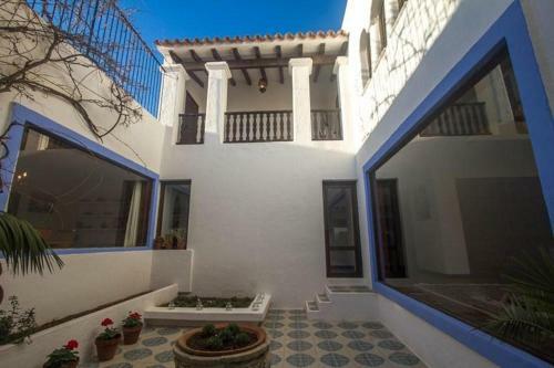 Ibiza Town Villa Sleeps 9 Pool Air Con Wifi