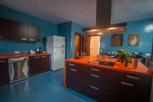 Ibiza Town Villa Sleeps 9 Pool Air Con Wifi