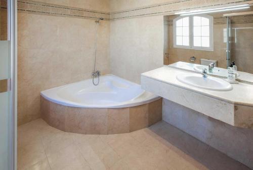 La Cala De Mijas Villa Sleeps 8 Air Con Wifi