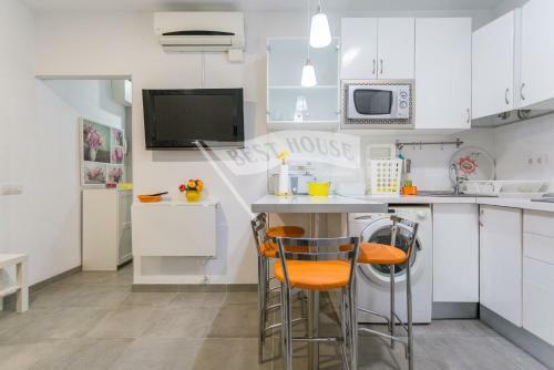 Central Apartment Near Beach And Port