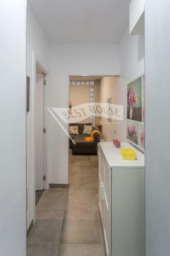 Central Apartment Near Beach And Port