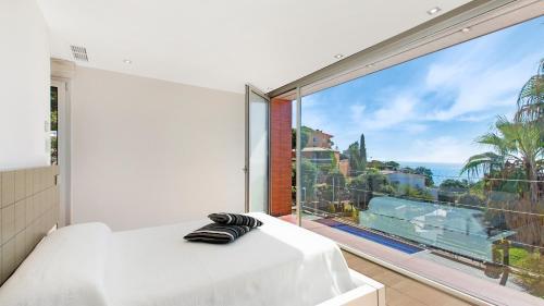 Lloret De Mar Villa Sleeps 8