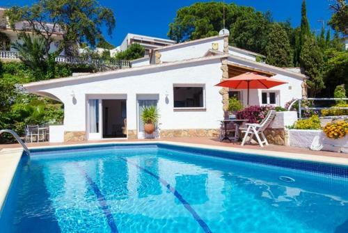 Lloret De Mar Villa Sleeps 9 Pool