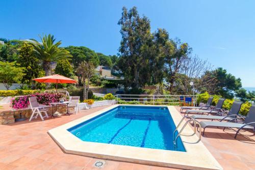 Lloret De Mar Villa Sleeps 9 Pool
