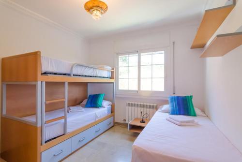 Lloret De Mar Villa Sleeps 11 Pool Air Con Wifi