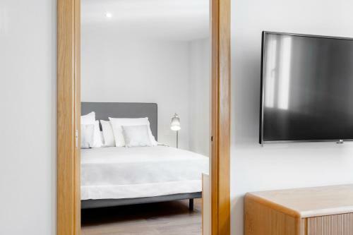 Home Art Apartments