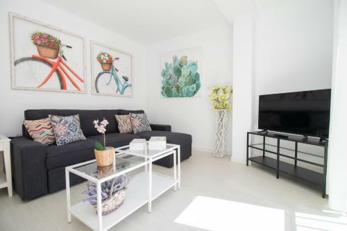 Bright Apartment Close To Beach And Town