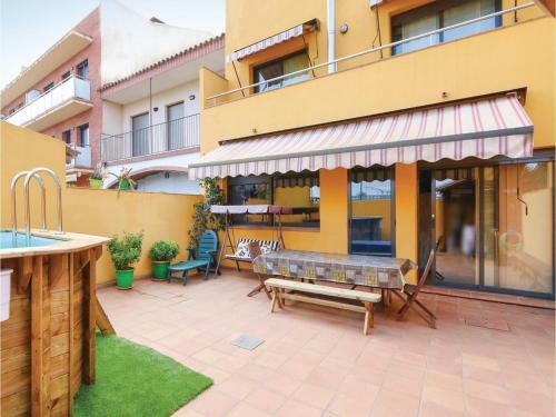 Five-bedroom Holiday Home In Malgrat De Mar