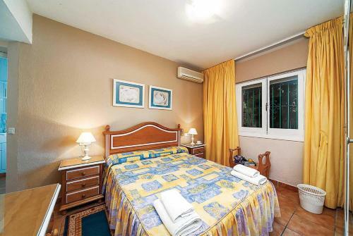 Marbella Del Este Villa Sleeps 4 Air Con Wifi