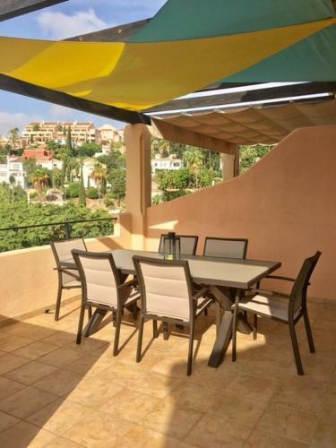 Aloha Hill Club Contemporary Apartment