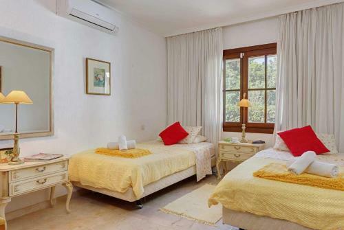 Elviria Villa Sleeps 6 Air Con Wifi