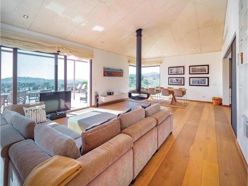 Four-bedroom Holiday Home In Moscari