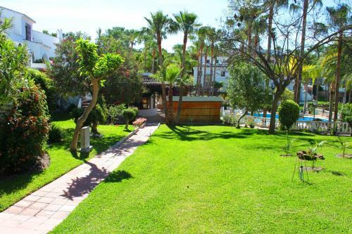 Apartamentos El Capistrano Nerja Guy P. Way