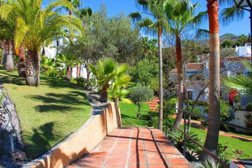 Apartamentos El Capistrano Nerja Guy P. Way