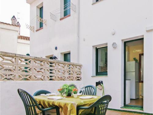 Four-bedroom Holiday Home In Palamos