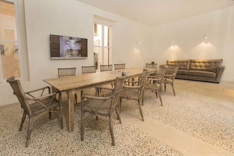 Hotel Icon Roset� By Petit Palace