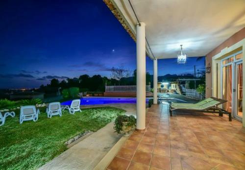 Pedramala Villa Sleeps 14 Pool
