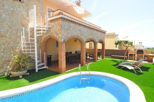 Villa Homeholidaysrentals Navy Blue
