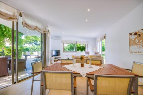 Platja De Muro Villa Sleeps 8 Pool Air Con Wifi