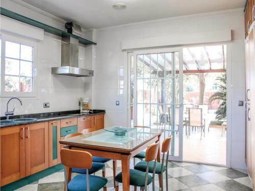 Four-bedroom Holiday Home In Playa Honda