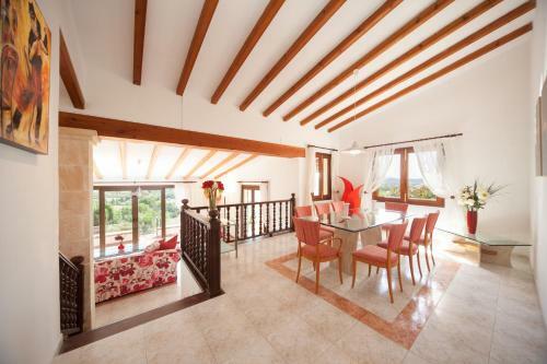 Villa James