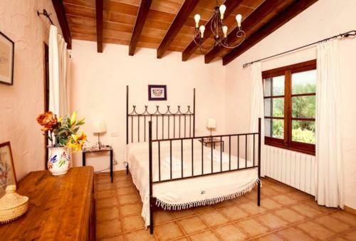 Pollenca Villa Sleeps 6 Pool Air Con Wifi T251882