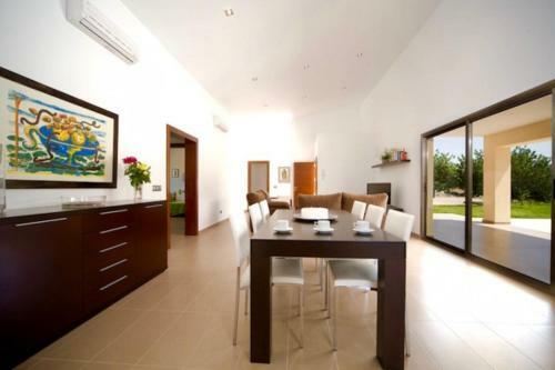 Pollenca Villa Sleeps 6 Pool Air Con Wifi T251852