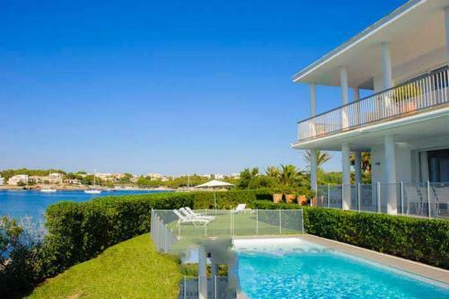 Portocolom Villa Sleeps 10 Air Con Wifi