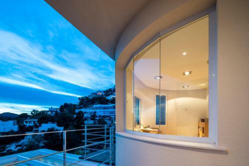 Villa Infinity -amazing Luxury Villa 3 Pools & Jacuzzi