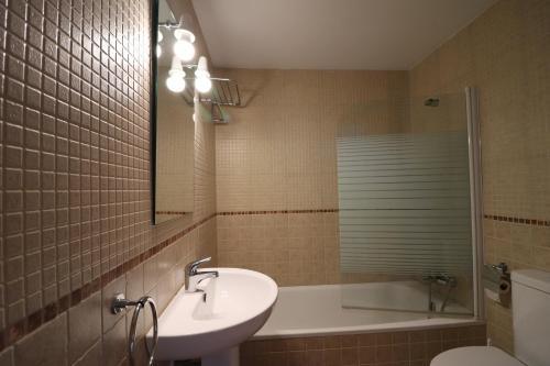 Bonito Apartamento Con Piscina En Roses