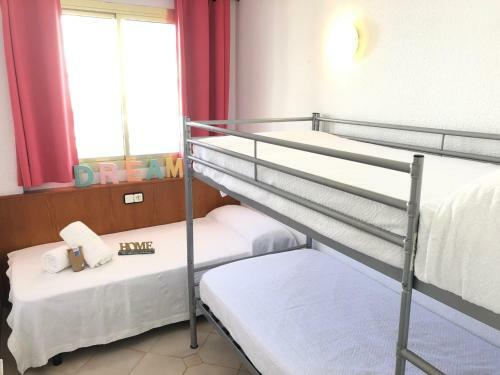T&h Novelty 415 Family Apartment