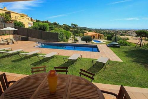 Sant Antoni De Calonge Villa Sleeps 8 Pool Wifi