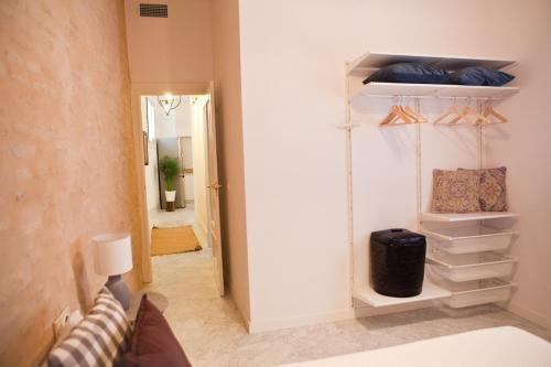 Quiet & Modern Apartment In Typical Sevilla House