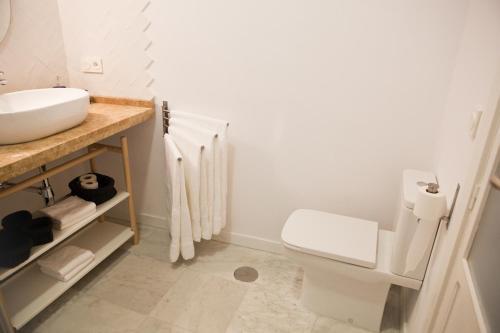 Quiet & Modern Apartment In Typical Sevilla House