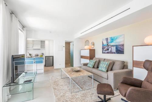 Apartamento La Marisma - Suite & Rental Car