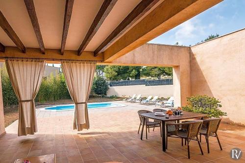 Son Servera Villa Sleeps 8 Pool Wifi