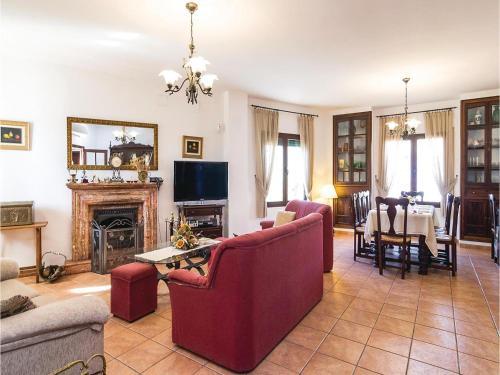 Five-bedroom Holiday Home In Zagrilla Baja