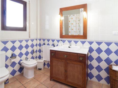Five-bedroom Holiday Home In Zagrilla Baja