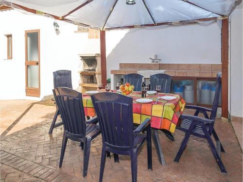 Five-bedroom Holiday Home In Zagrilla Baja